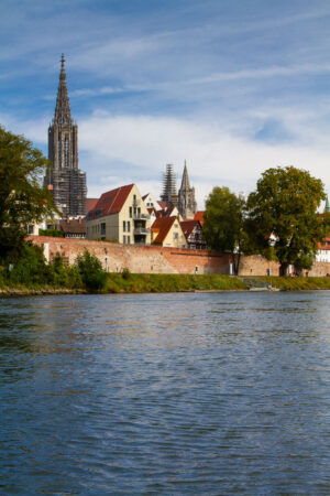 Ansicht Ulm mit Donau – Hochformat