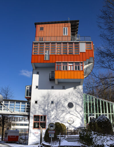 Gebäude der Universität Ulm im Winter